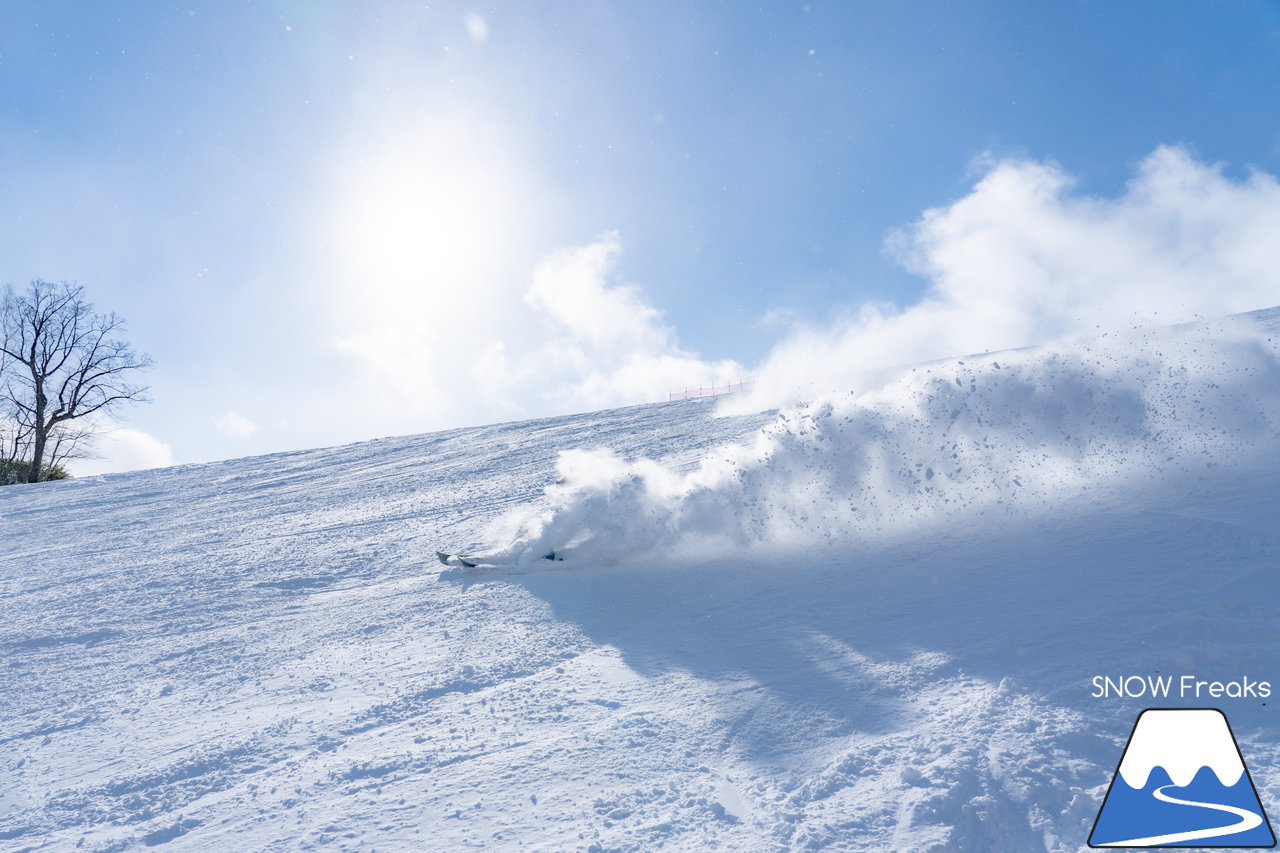 登別カルルス温泉サンライバスキー場｜待望の大雪！シュプールを描けばふわふわの雪煙が漂う、全7コースが滑走可能です(^^)v